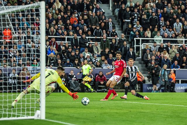 Harvey Barnes of Newcastle United scores to make it 2-0 during the UEFA Champions League Matchday 3 of 8 Newcastle United vs Benfica at St. James's Park, Newcastle, United Kingdom, 21st October 2025

(Photo by Mark Cosgrove/News Images)