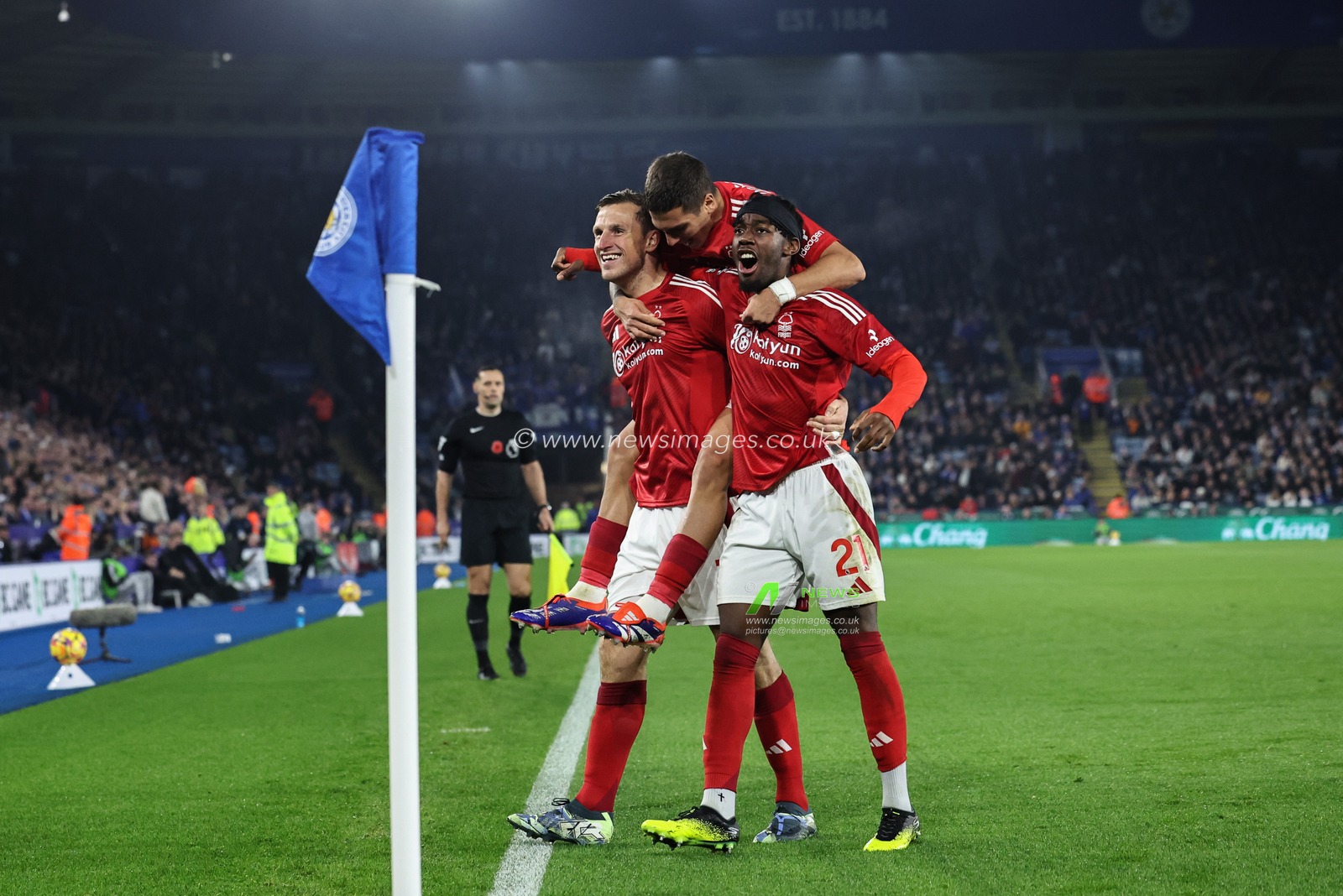 Chris Wood of Nottingham Forest celebrates his goal to make it 1-2 during the Premier League match Leicester City vs Nottingham Forest at King Power Stadium, Leicester, United Kingdom, 25th October 2024

(Photo by Mark Cosgrove/News Images)