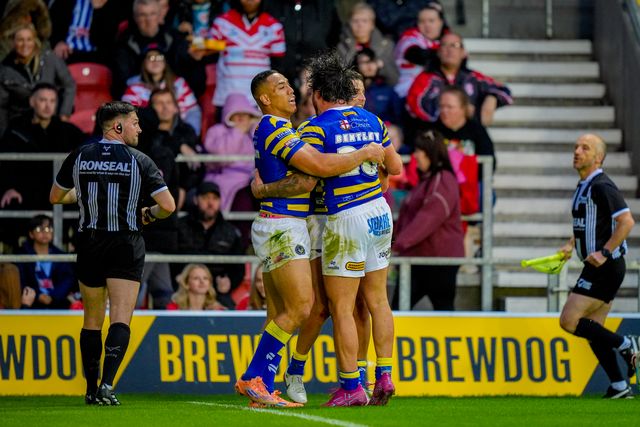 Albert Hopoate of Warrington Wolves celebrates his try during the Betfred Super League round 14 match St Helens vs Warrington Wolves at The BrewDog Stadium, St Helens, United Kingdom on 11 June 2026

(Photo by Maynard Manyowa/News Images)