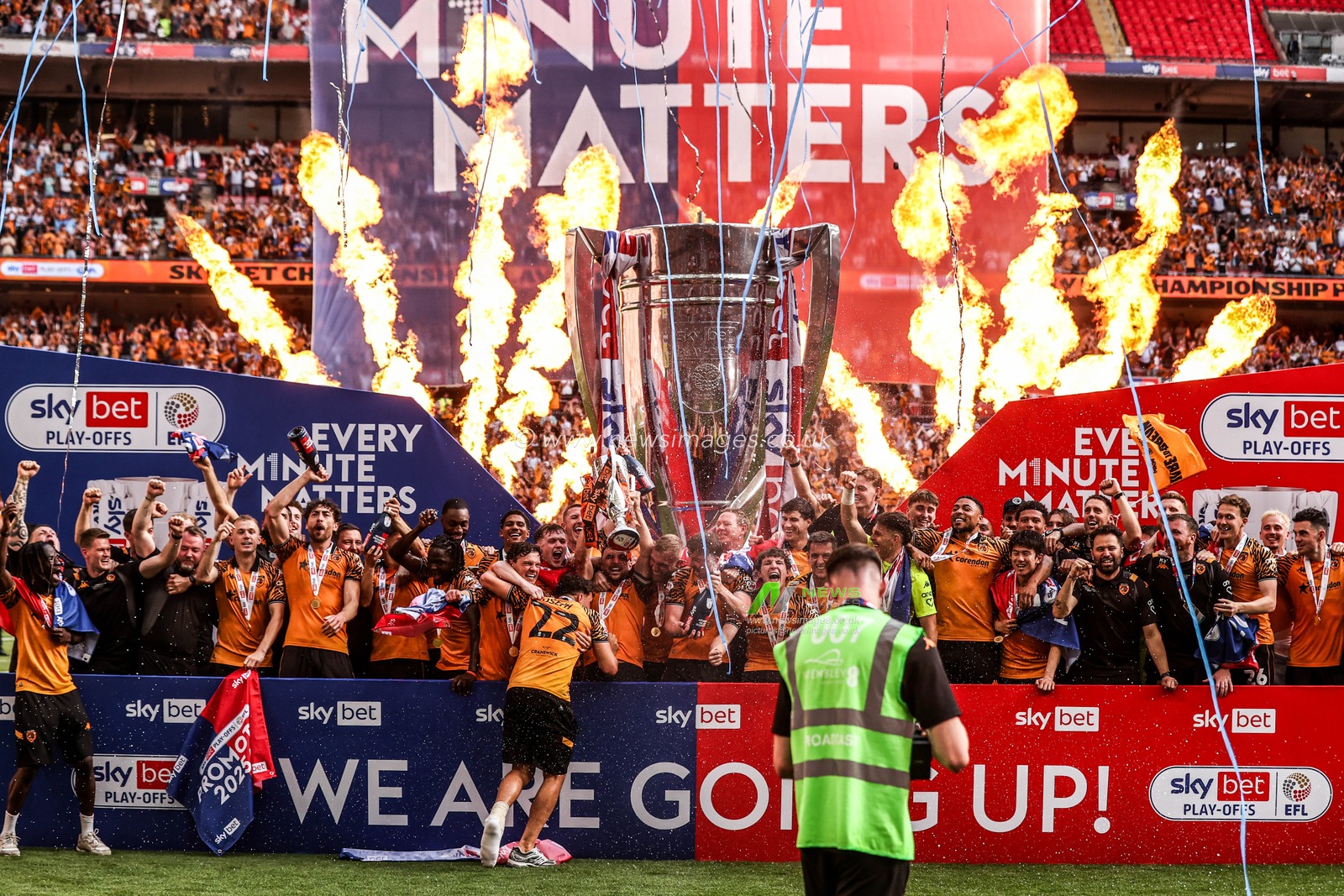 Hull City lift the Sky Bet Championship Playoff trophy after winning 1-0 to be promoted to the Premier League during the Sky Bet Championship Playoffs Final match Hull City vs Middlesbrough at Wembley Stadium, London, United Kingdom on 23 May 2026

(Photo by Alfie Cosgrove/News Images)