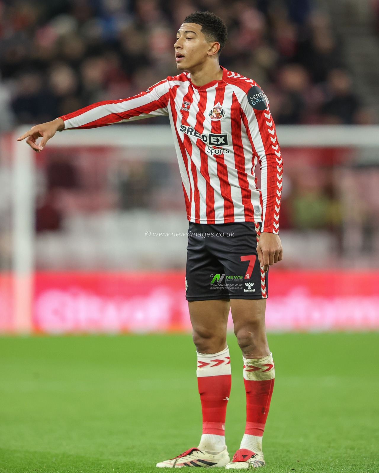 Jobe Bellingham of Sunderland gives his team instructions during the Sky Bet Championship match Sunderland vs Bristol City at Stadium Of Light, Sunderland, United Kingdom, 10th December 2024

(Photo by Alfie Cosgrove/News Images)