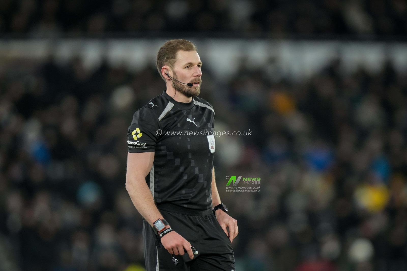 Referee Matt Corlett during the Sky Bet Championship match Derby County vs Wrexham at Pride Park Stadium, Derby, United Kingdom, 4th January 2026

(Photo by Maynard Manyowa/News Images)

*** GER AUT SUI OUT ***
