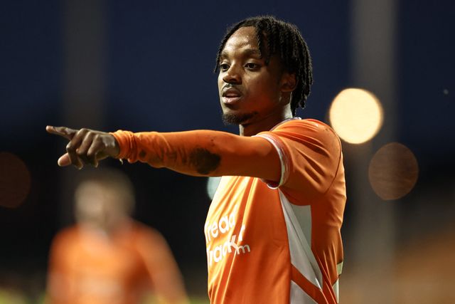 Niall Ennis of Blackpool gives his team instructions during the Sky Bet League 1 match Blackpool vs Reading at Bloomfield Road, Blackpool, United Kingdom, 1st April 2025

(Photo by Mark Cosgrove/News Images)