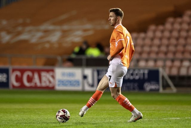 Lee Evans of Blackpool passes the ball during the Sky Bet League 1 match Blackpool vs Reading at Bloomfield Road, Blackpool, United Kingdom, 1st April 2025

(Photo by Mark Cosgrove/News Images)