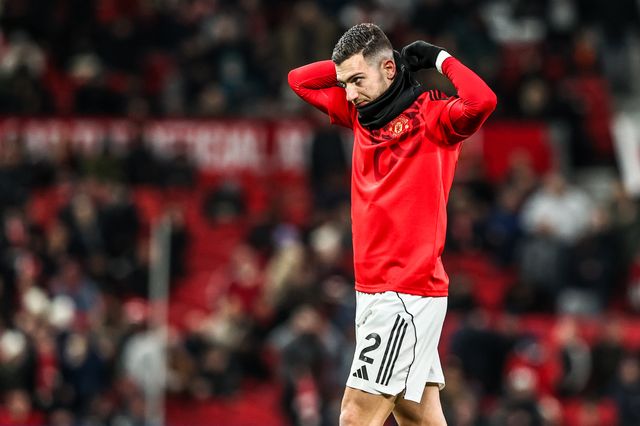 Diogo Dalot of Manchester Untied in the pregame warmup session during the Premier League match Manchester United vs Newcastle United at Old Trafford, Manchester, United Kingdom, 26th December 2025

(Photo by Alfie Cosgrove/News Images)

*** GER AUT SUI OUT ***