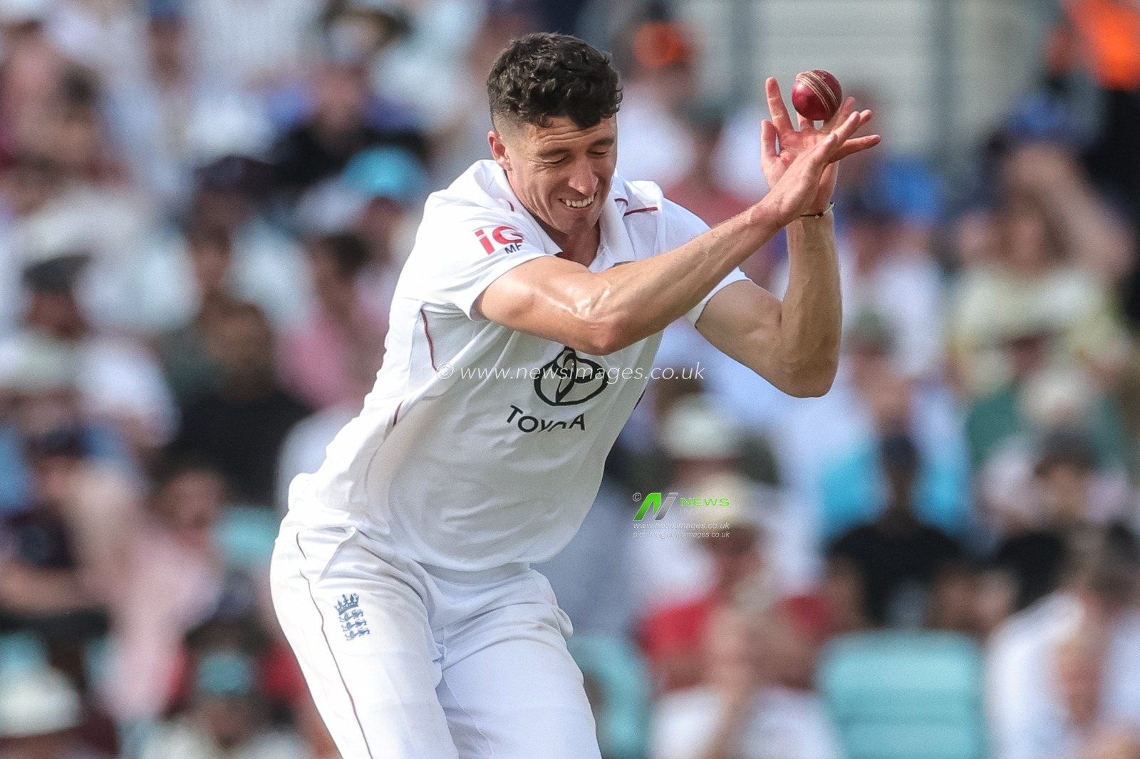 Matthew Fisher of England fields the ball during the 2nd Rothesay Test Match Day 1 match England vs New Zealand at The Kia Oval, London, United Kingdom on 17 June 2026

(Photo by Mark Cosgrove/News Images)