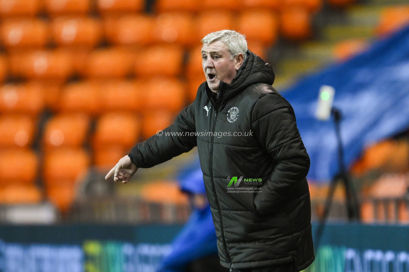 Steve Bruce head coach of Blackpool gives his team instructions during the The Vertu Trophy match Blackpool vs Aston Villa U21 at Bloomfield Road, Blackpool, United Kingdom, 17th December 2024

(Photo by Craig Thomas/News Images)