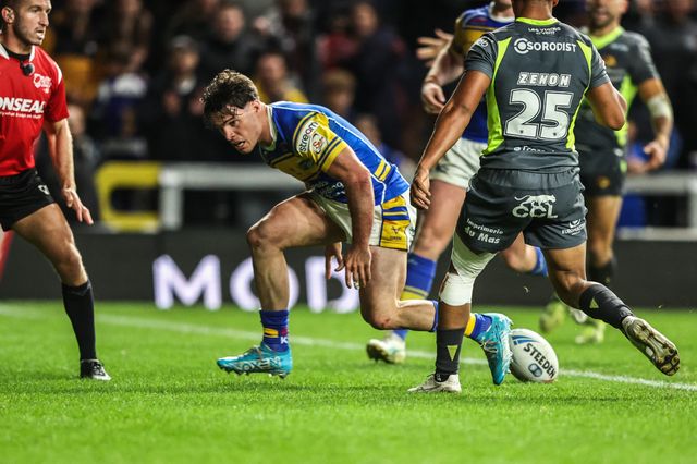 Brodie Croft of Leeds Rhinos goes over for a try during the Betfred Super League round 26 match Leeds Rhinos vs Catalans Dragons at Headingley Stadium, Leeds, United Kingdom, 11th September 2025

(Photo by Alfie Cosgrove/News Images)