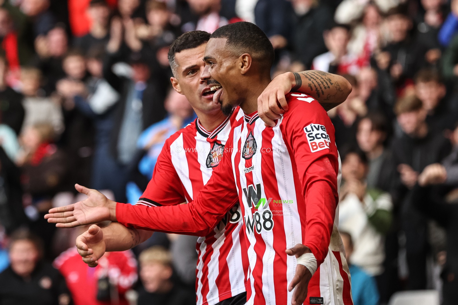 Wilson Isidor of Sunderland celebrates his goal to make it 1-1 during the Premier League match Sunderland vs Aston Villa at Stadium Of Light, Sunderland, United Kingdom, 20th September 2025

(Photo by Alfie Cosgrove/News Images)