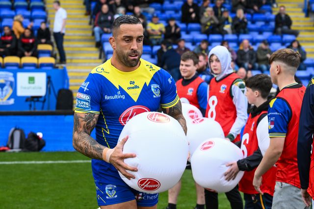 Paul Vaughan of Warrington Wolves come out for pre match warm up ahead of the Betfred Super League play-off Eliminator 2 Warrington Wolves v St Helens at Halliwell Jones Stadium, Warrington, United Kingdom, 28th September 2024

(Photo by Craig Thomas/News Images)