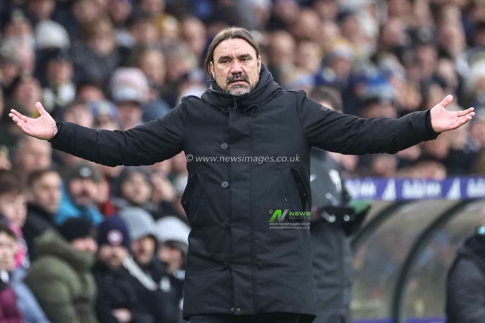 Daniel Farke manager of Leeds United reacts in the technical area uring the Sky Bet Championship match Leeds United vs Sheffield Wednesday at Elland Road, Leeds, United Kingdom, 19th January 2025

(Photo by Mark Cosgrove/News Images)