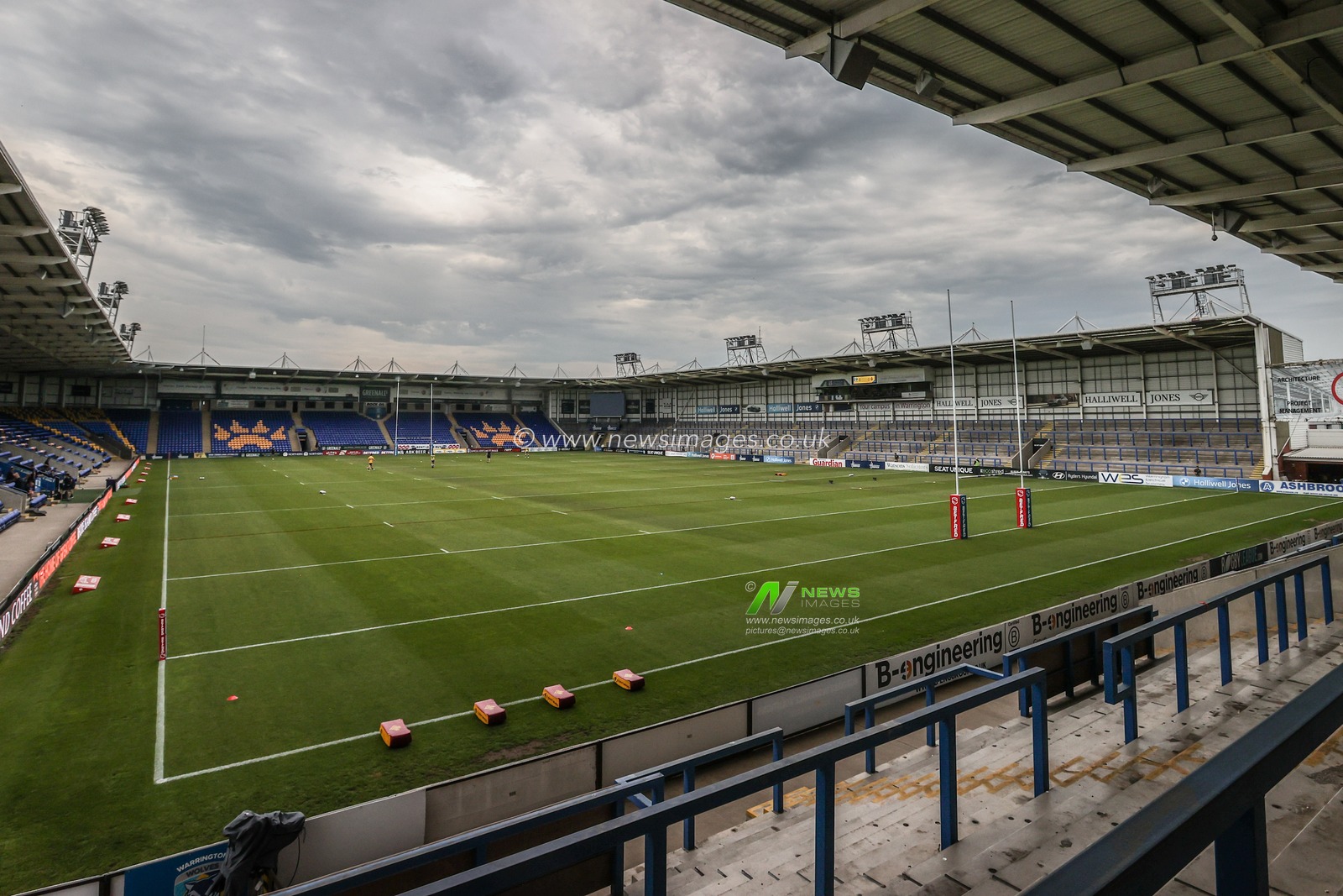 A general view of Halliwell Jones Stadium during the Betfred Super League round 15 match Warrington Wolves vs Huddersfield Giants at Halliwell Jones Stadium, Warrington, United Kingdom, 21st June 2025

(Photo by Alfie Cosgrove/News Images)