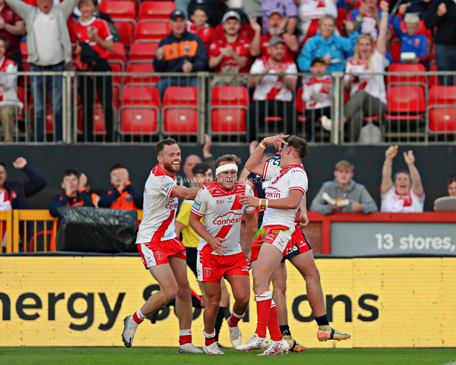 Jack Broadbent of Hull KR celebrates his second try during the Betfred Super League Round 13 match Hull KR vs St Helens at Sewell Group Craven Park, Kingston upon Hull, United Kingdom, 30th May 2025

(Photo by Sam Eaden/News Images)