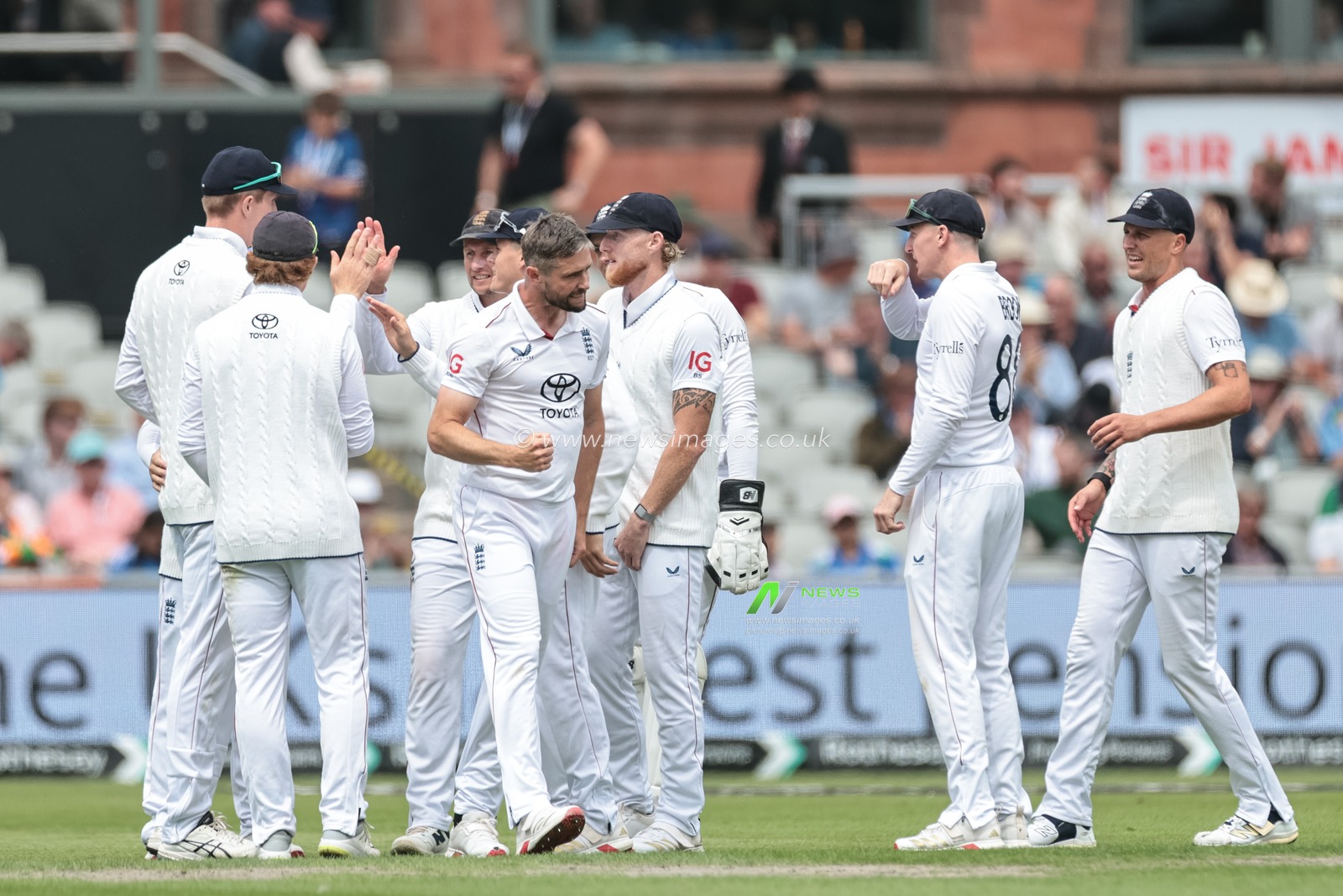 Chris Woakes of England celebrates the wicket of KL Rahul of India during the 4th Rothesay Test Match match Day 1 England vs India at Old Trafford Cricket Ground, Manchester, United Kingdom, 22nd July 2025

(Photo by Mark Cosgrove/News Images)
