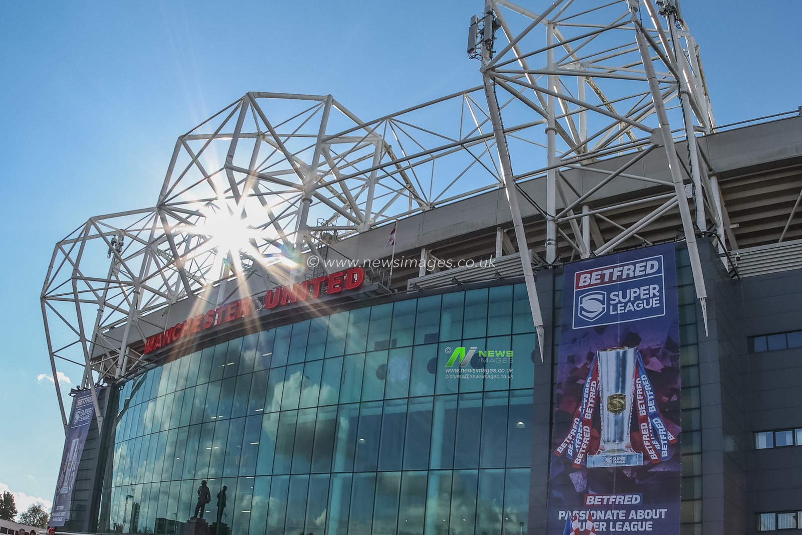 The sun shines through the metal work on the roof at Old Trafford casting a shadow during the Betfred Super League Grand Final match Wigan Warriors vs Hull KR at Old Trafford, Manchester, United Kingdom, 12th October 2024

(Photo by Mark Cosgrove/News Images)