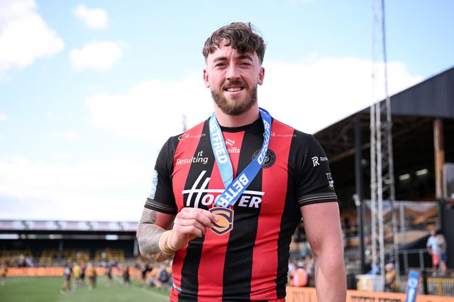 Matty Ashton of Warrington Wolves poses for a photo with the MOTM medal following during the Betfred Super League round 21 match Castleford Tigers vs Warrington Wolves at OneBore Stadium, Castleford, Untied Kingdom on 01 August 2026

(Photo by Ben Roberts/News Images)
