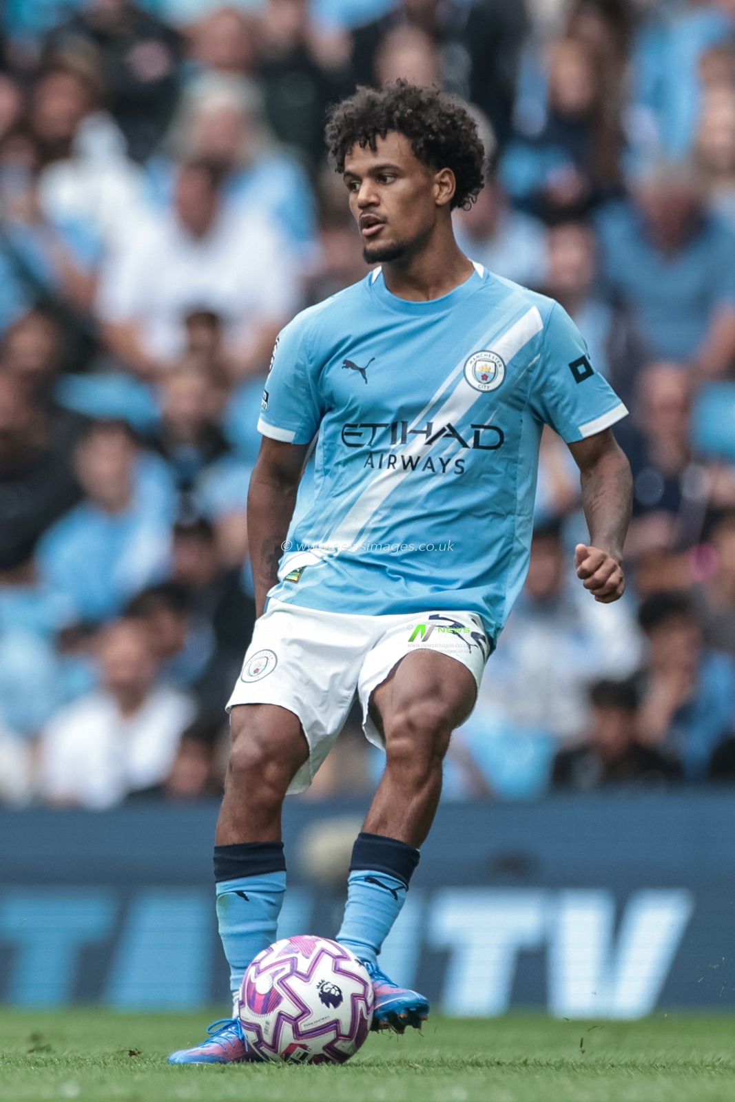 Oscar Bobb of Manchester City with the ball during the Premier League match Manchester City vs Tottenham Hotspur at Etihad Stadium, Manchester, United Kingdom, 23rd August 2025

(Photo by Mark Cosgrove/News Images)