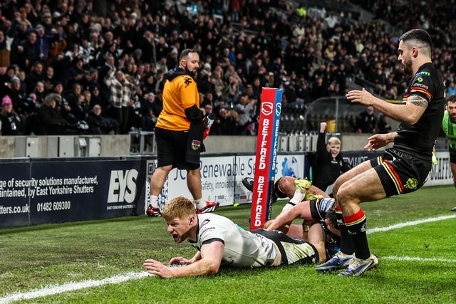 Harvey Barron of Hull FC goes over for a try during the Betfred Super League round 1 match Hull FC vs Bradford Bulls at MKM Stadium, Hull, United Kingdom on 14 February 2026

(Photo by Alfie Cosgrove/News Images)