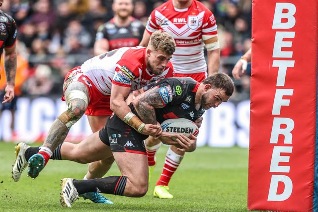 Kaide Ellis of Wigan Warriors goes over for a try, however after review it is given no try during the Betfred Super League round 7 match St Helens vs Wigan Warriors at The BrewDog Stadium, St Helens, United Kingdom on 03 April 2026

(Photo by Alfie Cosgrove/News Images)