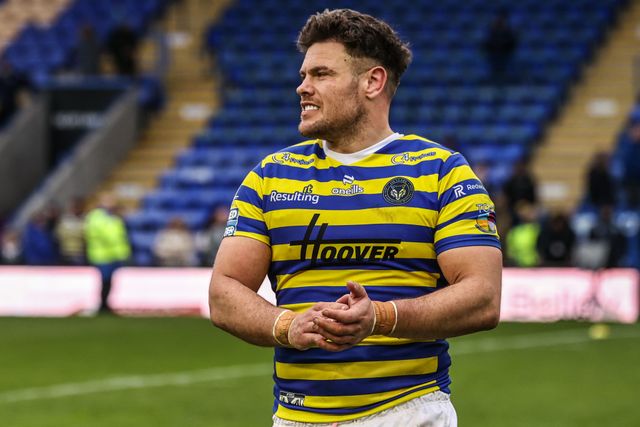 Joe Philbin of Warrington Wolves applauds the fans after the game during the Betfred Super League round 7 match Warrington Wolves vs Leigh Leopards at The Halliwell Jones Stadium, Warrington, United Kingdom on 04 April 2026

(Photo by Alfie Cosgrove/News Images)