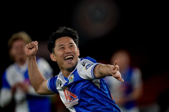 Ryoya Morishita of Blackburn Rovers applauds the fans after the final whistle  and celebrates his team win during the Sky Bet Championship match Sheffield United vs Blackburn Rovers at Bramall Lane, Sheffield, United Kingdom on 22 April 2026

(Photo by Maynard Manyowa/News Images)