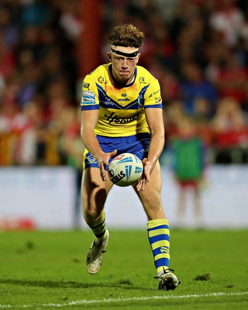 Ewan Irwin of Warrington Wolves kicks during the Betfred Super League round 27 match Hull KR vs Warrington Wolves at Sewell Group Craven Park, Kingston upon Hull, United Kingdom, 18th September 2025(Photo by Sam Eaden/News Images)