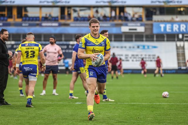 Jake Thewlis of Warrington Wolves in the pregame warmup session during the Betfred Super League Round 23 match Huddersfield Giants vs Warrington Wolves at Accu Stadium, Huddersfield, United Kingdom, 24th August 2025

(Photo by Alfie Cosgrove/News Images)