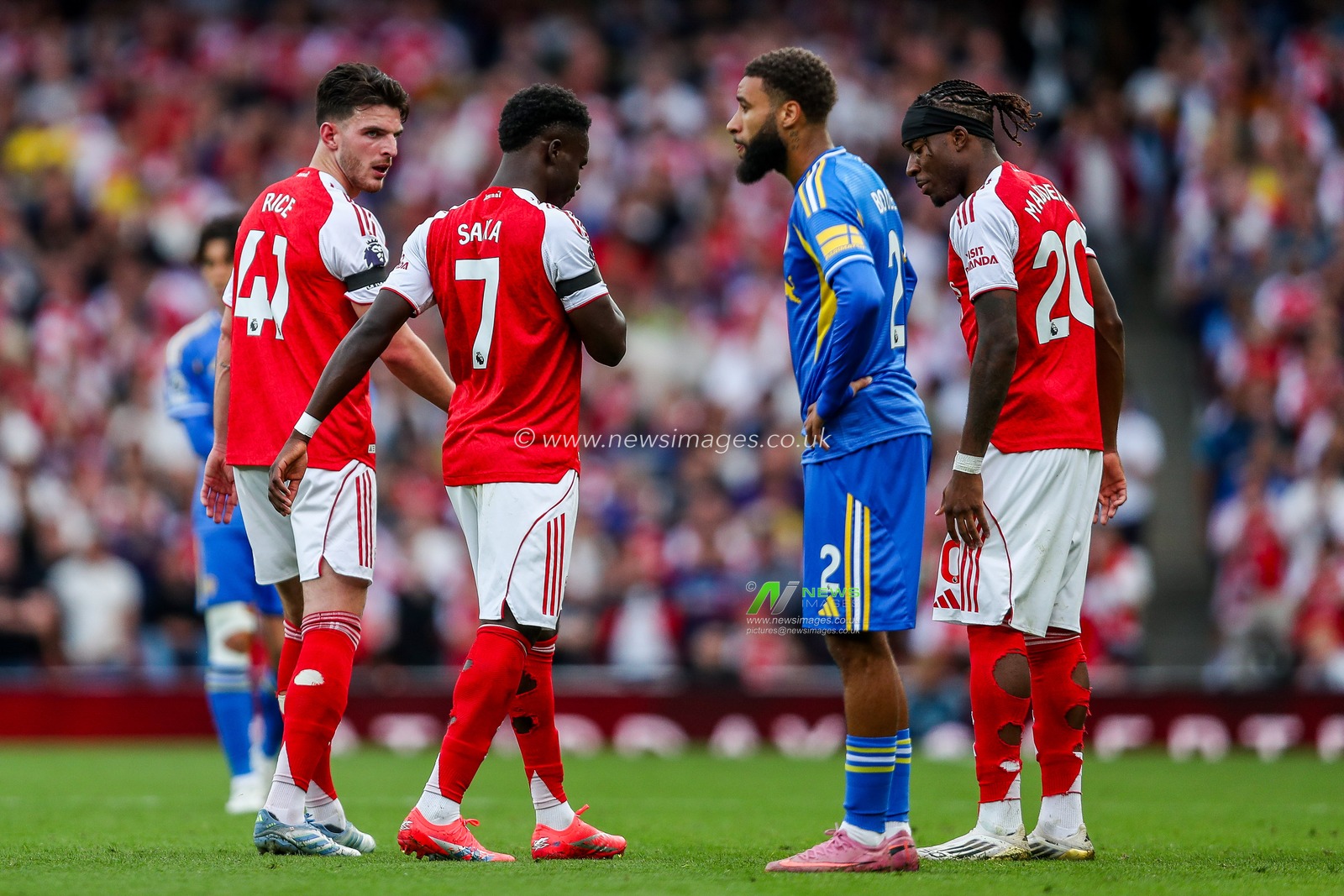 Bukayo Saka of Arsenal leaves the field injured during the Premier League match Arsenal vs Leeds United at Emirates Stadium, London, United Kingdom, 23rd August 2025

(Photo by Izzy Poles/News Images)