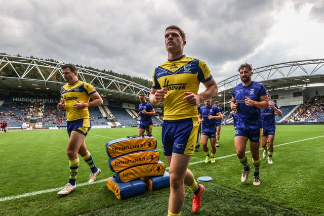Jake Thewlis of Warrington Wolves leaves the field after warmups during the Betfred Super League Round 23 match Huddersfield Giants vs Warrington Wolves at Accu Stadium, Huddersfield, United Kingdom, 24th August 2025

(Photo by Alfie Cosgrove/News Images)