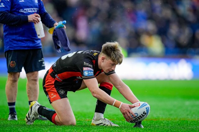 Ewan Irwin of Warrington Wolves prepares to convert for a goal during the Betfred Super League round 1 match Leeds Rhinos vs Warrington Wolves at AMT Headingley Stadium, Leeds, United Kingdom on 29 March 2026

(Photo by Maynard Manyowa/News Images)