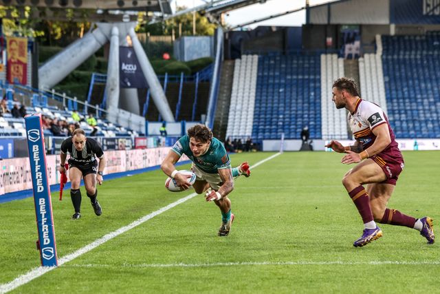 Owen Dagnall of St Helens goes over for a try during the Betfred Super League round 11 match Huddersfield Giants vs St Helens at Accu Stadium, Huddersfield, United Kingdom on 14 May 2026

(Photo by Alfie Cosgrove/News Images)
