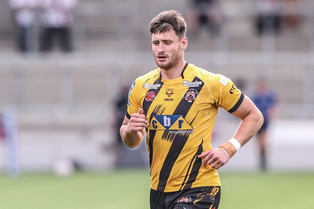 Sam Wood of Castleford Tigers during pre-game warm up during the Betfred Super League Round 18 match Salford Red Devils vs Castleford Tigers at Salford Community Stadium, Eccles, United Kingdom, 13th July 2025

(Photo by Alfie Cosgrove/News Images)