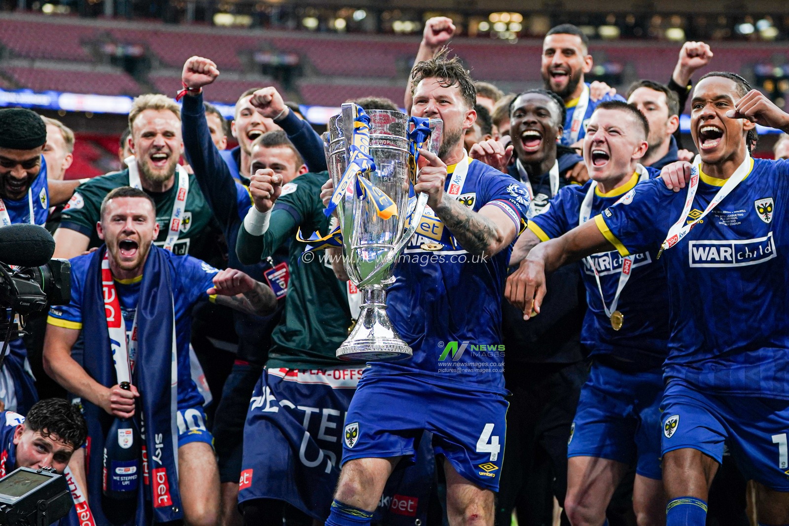 Wimbledon players lift trophy with fans after the Sky Bet League 2 Playoff Final match AFC Wimbledon vs Walsall at Wembley Stadium, London, United Kingdom, 26th May 2025

(Photo by Harvey Murphy/News Images)