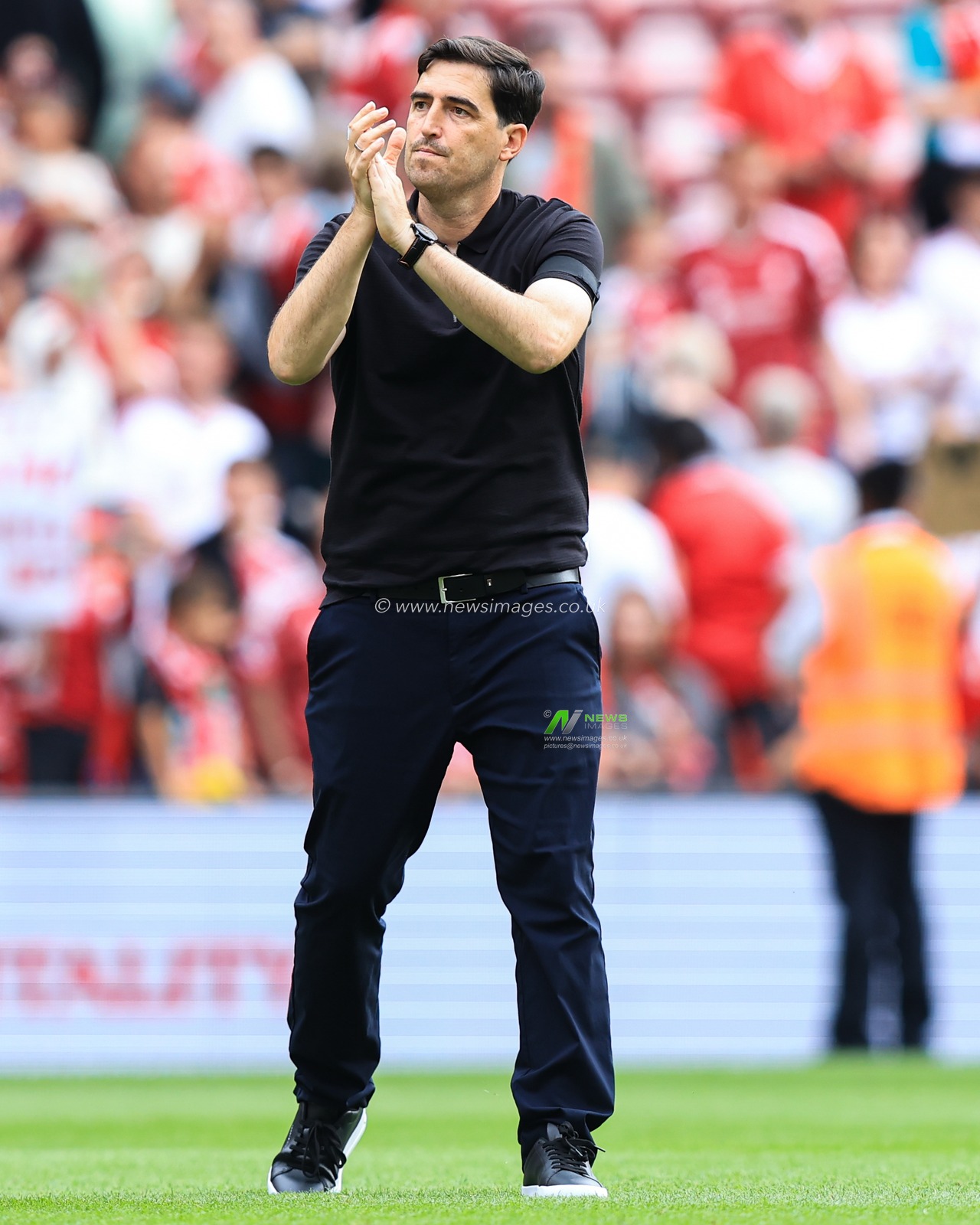 Liverpool manager Andoni Iraola claps fans during the pre-season friendly match Liverpool vs Monaco at Anfield, Liverpool, United Kingdom on 09 August 2026

(Photo by Jorge Horsted/News Images)