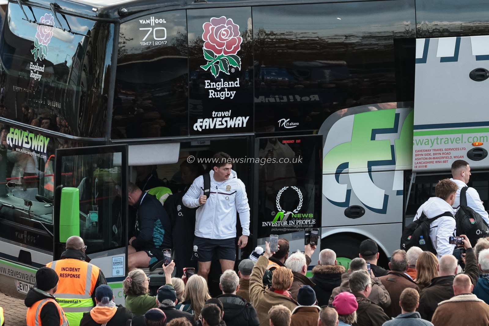 England team coach arrives during the Quilter Nations Series 2025 match England vs Australia at Allianz Stadium, Twickenham, United Kingdom, 1st November 2025

(Photo by Mark Cosgrove/News Images)

*** GER AUT SUI OUT ***