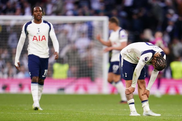 Xavi Simons of Tottenham Hotspur and his teammates at full time during the Premier League match Tottenham Hotspur vs Brighton & Hove Albion at Tottenham Hotspur Stadium, London, United Kingdom on 18 April 2026

(Photo by Harvey Murphy/News Images)
