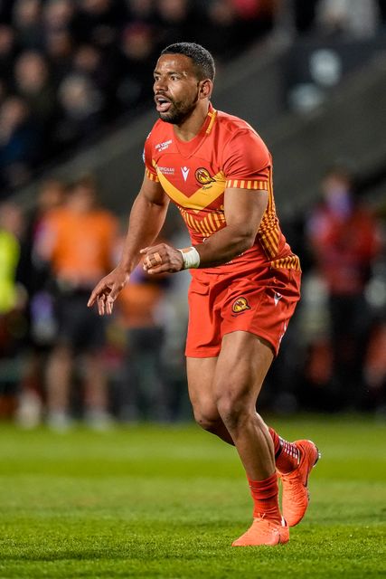 Kruise Leeming of Catalans Dragons taps to restart play during the Betfred Challenge Cup Quarter Final match St Helens vs Catalans Dragons at The BrewDog Stadium, St Helens, United Kingdom on 10 April 2026

(Photo by Maynard Manyowa/News Images)