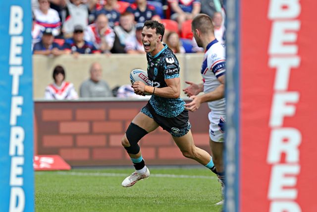 David Armstrong of Leigh Leopards during the Betfred Super League Round 14 match Wakefield Trinity vs Leigh Leopards at DIY Kitchens Stadium, Wakefield, United Kingdom, 15th June 2025

(Photo by Sam Eaden/News Images)