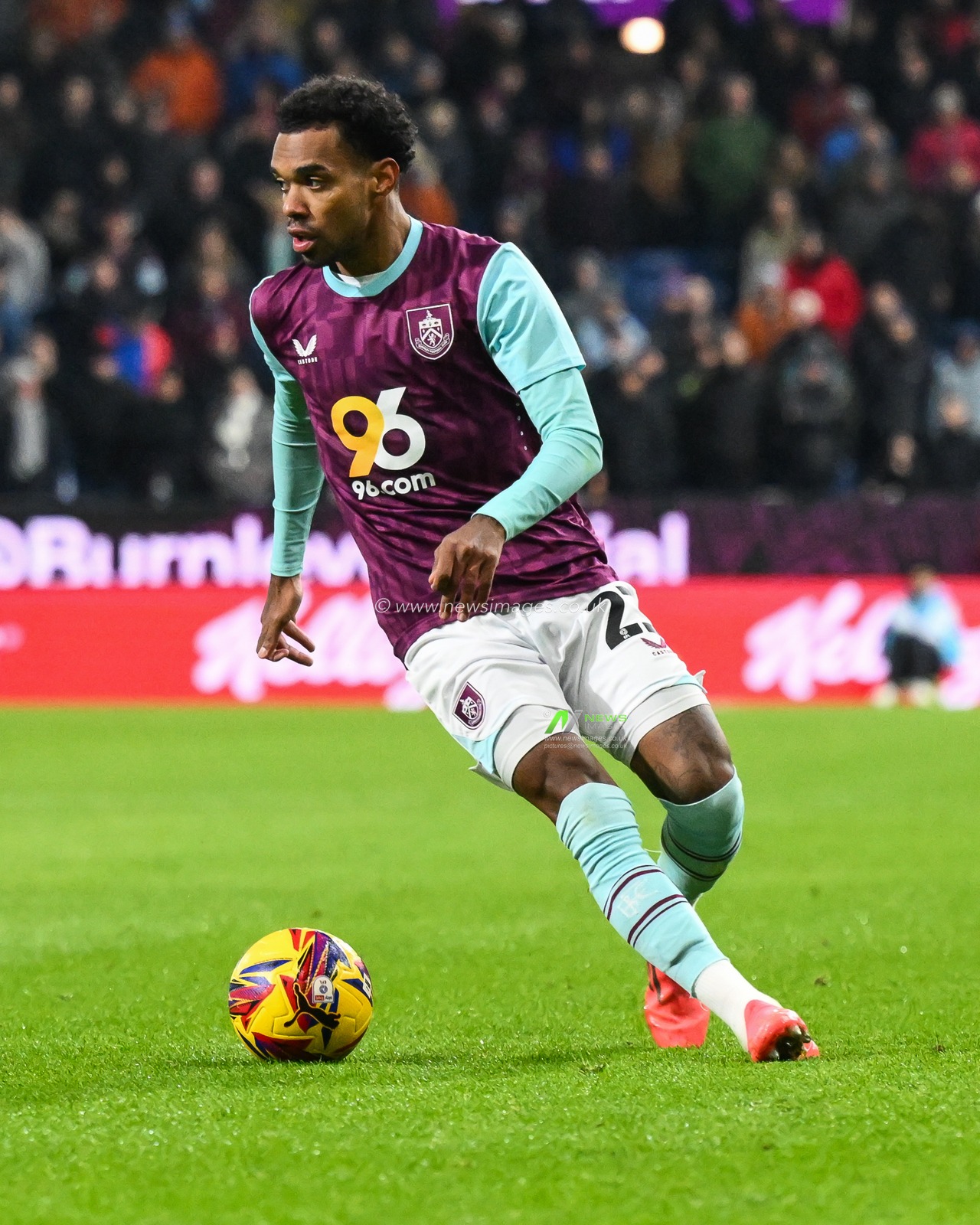 Lucas Pires of Burnley makes a break with the ball during the Sky Bet Championship match Burnley vs Coventry City at Turf Moor, Burnley, United Kingdom, 26th November 2024

(Photo by Craig Thomas/News Images)