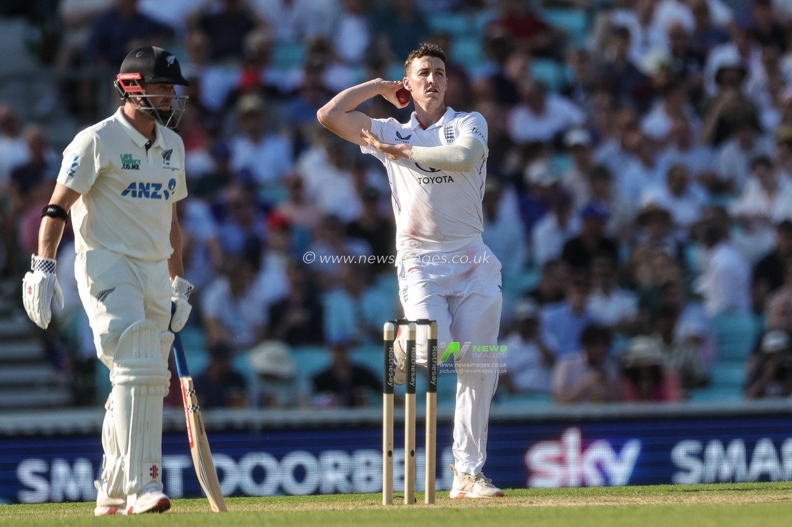 Harry Brook of England delivers the ball during the 2nd Rothesay Test Match Day 3 match England vs New Zealand at The Kia Oval, London, United Kingdom on 19 June 2026

(Photo by Mark Cosgrove/News Images)
