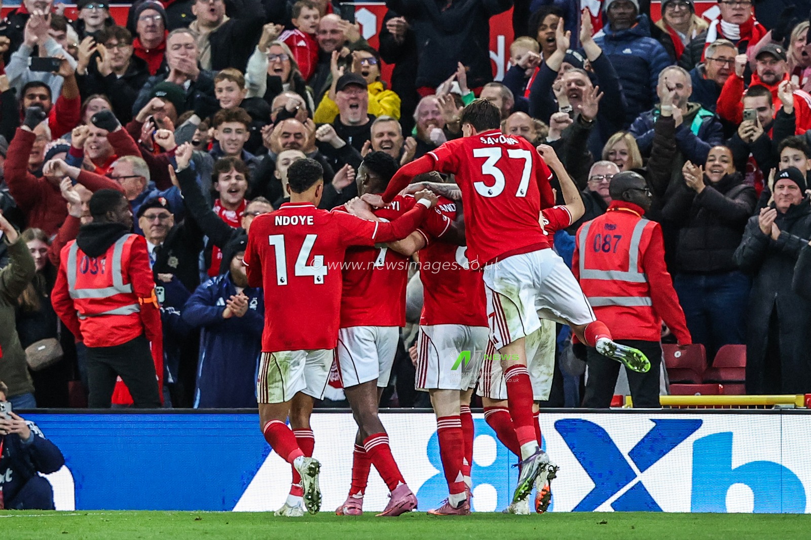 Elliot Anderson of Nottingham Forest celebrates his goal to make it 3-1 during the Premier League match Nottingham Forest vs Leeds United at City Ground, Nottingham, United Kingdom, 9th November 2025

(Photo by Alfie Cosgrove/News Images)

*** GER AUT SUI OUT ***
