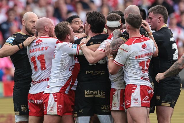Tempers flare between both teams during the Betfred Super League Round 25 match Hull KR vs Hull FC at Sewell Group Craven Park, Kingston upon Hull, United Kingdom, 7th September 2025

(Photo by Mark Cosgrove/News Images)