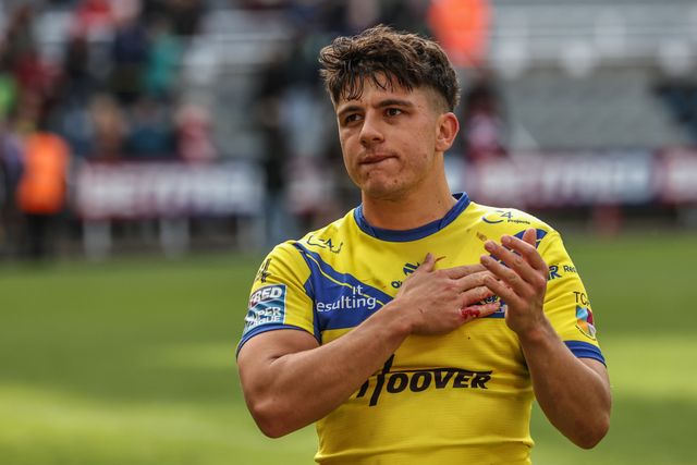 Oli Leyland of Warrington Wolves applauds the fans after the game during the Betfred Magic Weekend 2025 match Wigan Warriors vs Warrington Wolves at St. James's Park, Newcastle, United Kingdom, 4th May 2025

(Photo by Mark Cosgrove/News Images)