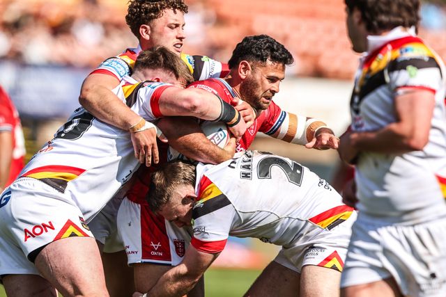 Rhyse Martin of Hull KR is tackled by Brandon Douglas of Bradford Bulls during the Betfred Super League round 9 match Bradford Bulls vs Hull KR at Odsal Stadium, Bradford, United Kingdom on 25 April 2026

(Photo by Alfie Cosgrove/News Images)