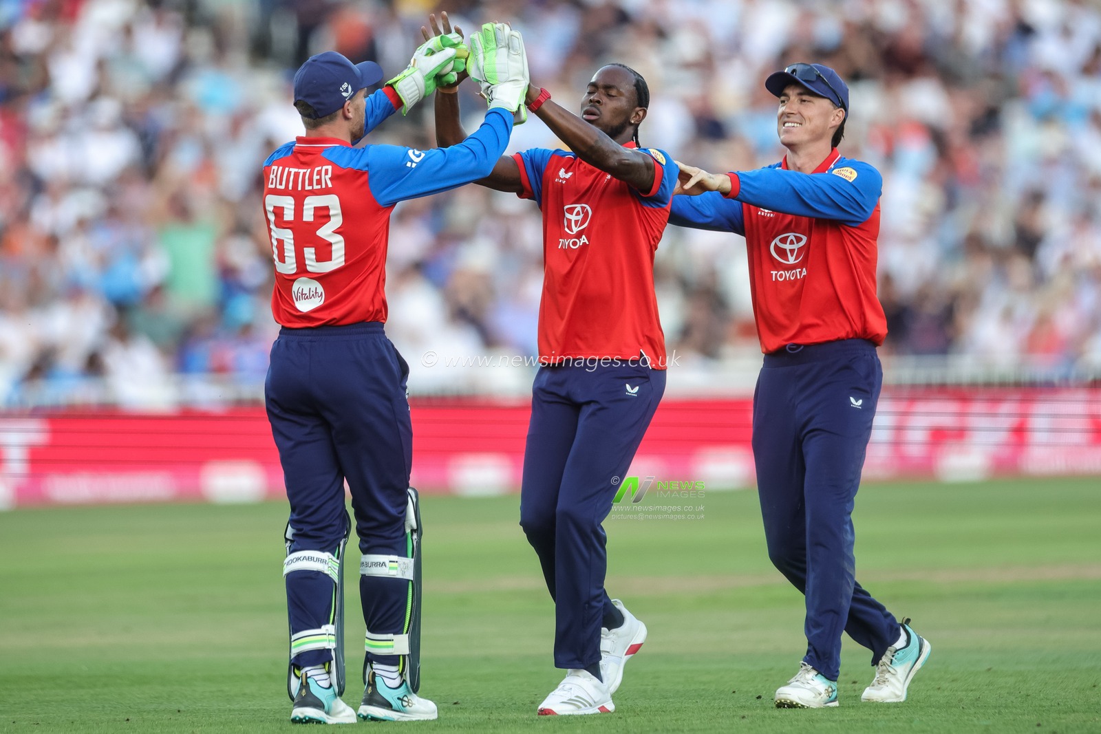 Jofra Archer of England celebrates the wicket of  Axar Patel of India during the Third Vitality T20 International match England vs India at Trent Bridge, Nottingham, United Kingdom on 07 July 2026

(Photo by Mark Cosgrove/News Images)