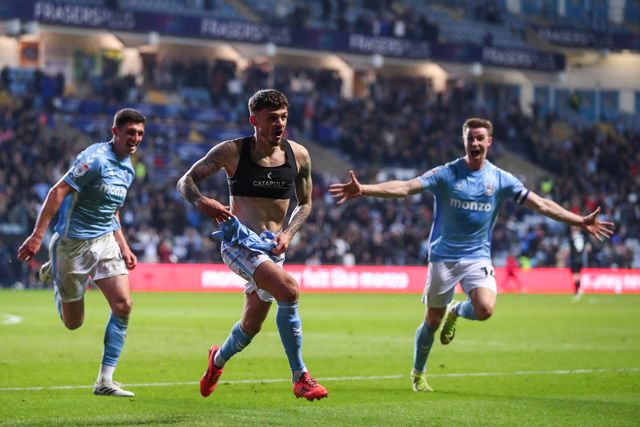 Jamie Paterson of Coventry City celebrates his goal to make it 1-0 during the Sky Bet Championship match Coventry City vs Portsmouth at Coventry Building Society Arena, Coventry, United Kingdom, 9th April 2025

(Photo by Gareth Evans/News Images)