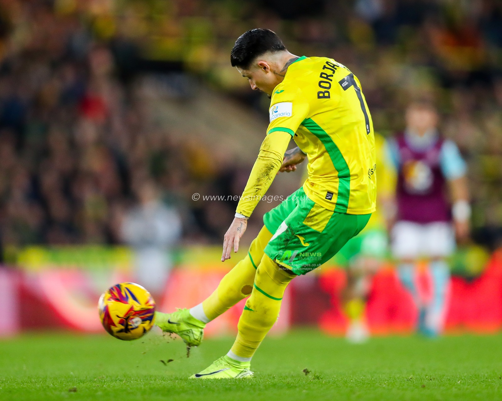 Borja Sainz of Norwich City shoots during the Sky Bet Championship match Norwich City vs Burnley at Carrow Road, Norwich, United Kingdom, 15th December 2024

(Photo by Izzy Poles/News Images)