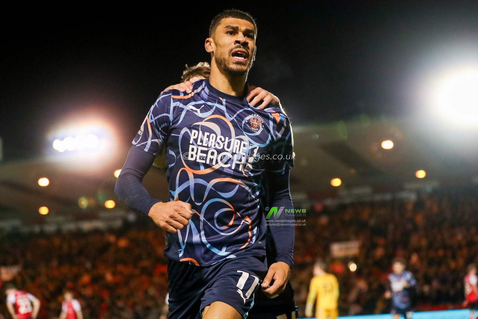 Ashley Fletcher of Blackpool celebrates his goal to make it 0-1 during the Sky Bet League 1 match Lincoln City vs Blackpool at Gelder Group Sincil Bank Stadium, Lincoln, United Kingdom, 28th January 2025

(Photo by Izzy Poles/News Images)