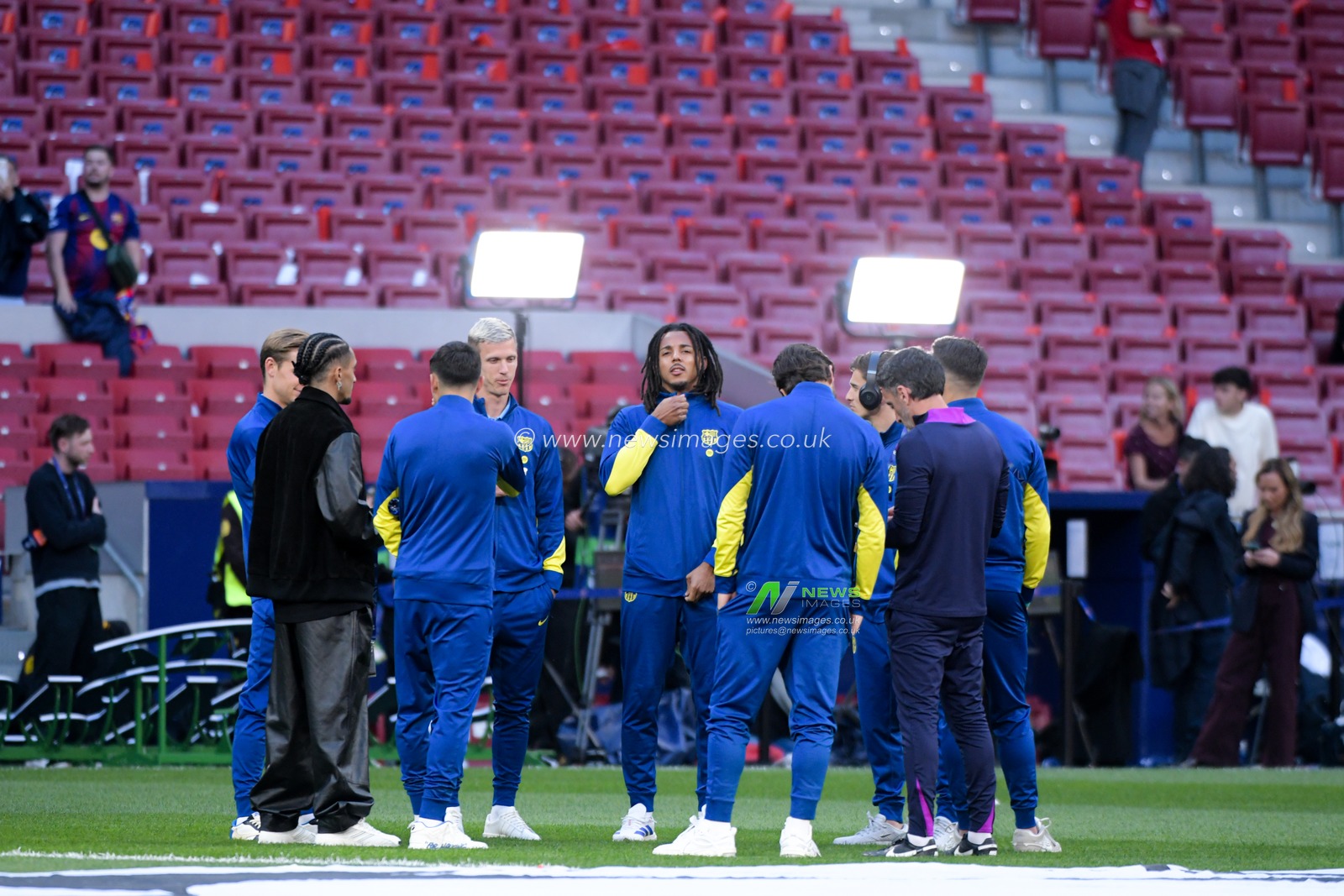Jules Koundé of FC Barcelona with his mates before the UEFA Champions League Quarter Finals match Atletico Madrid vs Barcelona at Riyadh Air Metropolitano, Madrid, Spain on 14 April 2026

(Photo by Samuel Carreno/News Images)