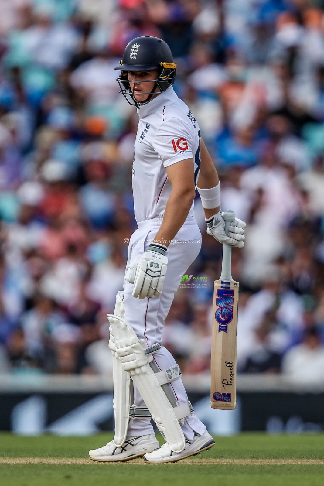 Jacob Bethell of England looks on during the 5th Rothesay Test Match day 4 England vs India at The Kia Oval, London, United Kingdom, 3rd August 2025

(Photo by Izzy Poles/News Images)